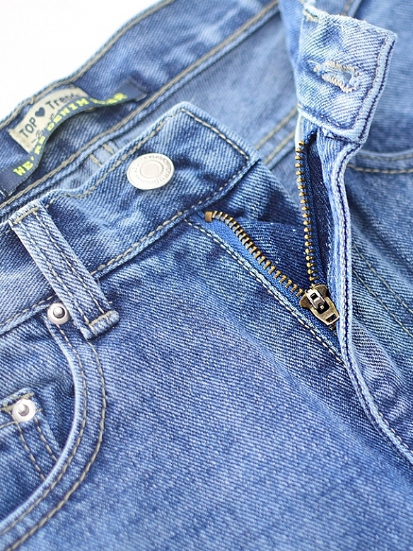 Damen Straight High Jeans mit Destroyed-Details FH178